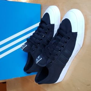 Adidas skate sneakers mens size 13.5 black on black new in box